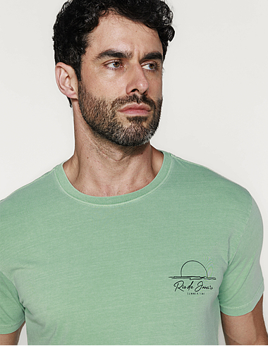 imagem de T-Shirt Folhagem Rio Verde Jade
